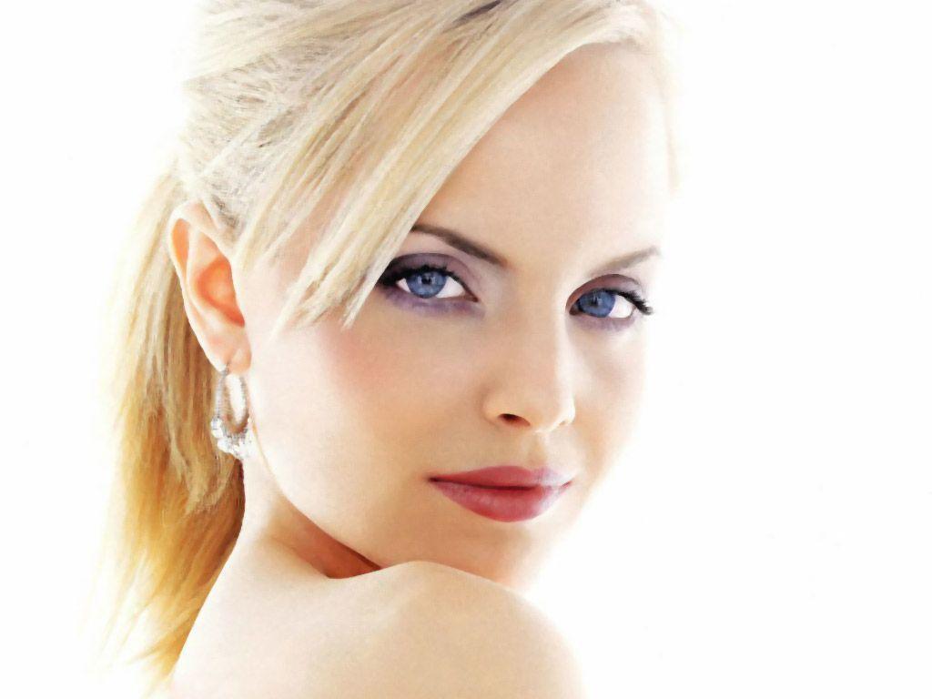 Mena Suvari Wallpapers