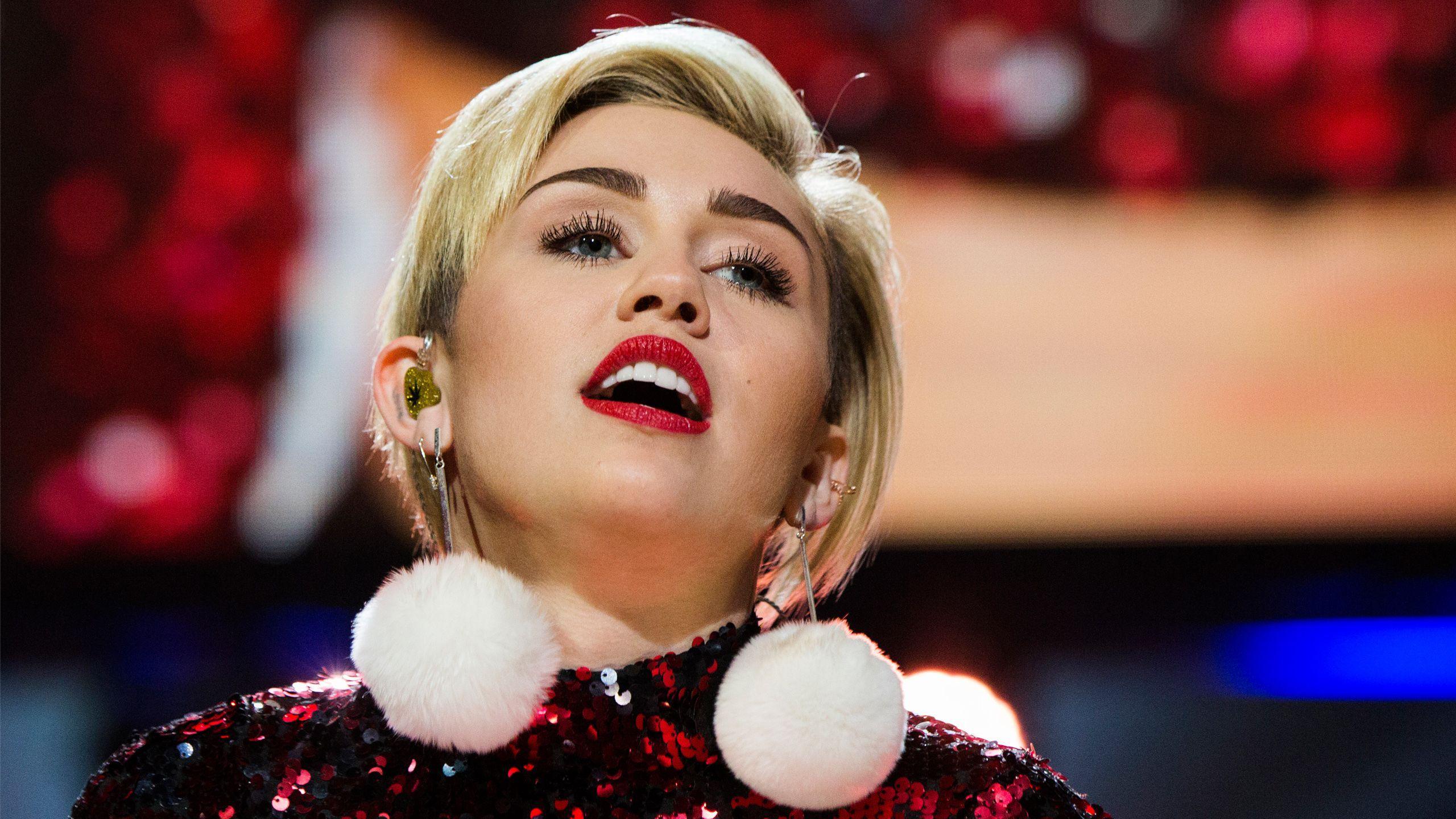 Miley Cyrus Face 2020 Wallpapers