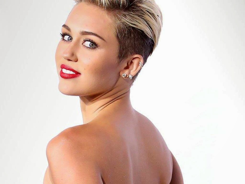 Miley Cyrus In Rain Wallpapers