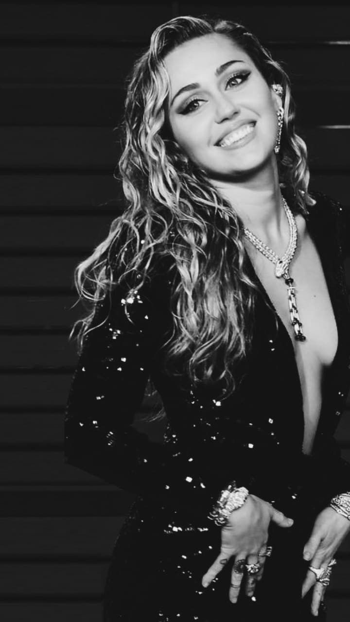 Miley Cyrus Monochrome Wallpapers