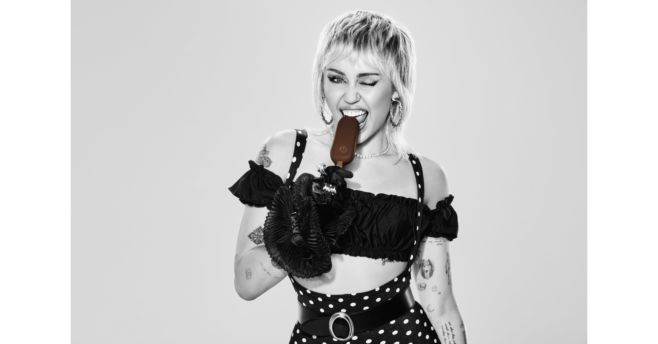 Miley Cyrus Monochrome 2017 Wallpapers