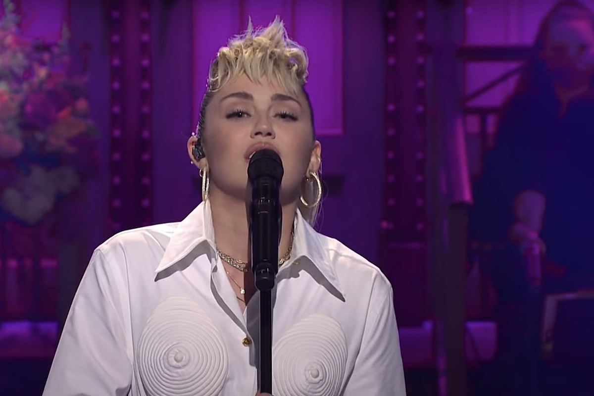 Miley Cyrus SNL 2020 Wallpapers