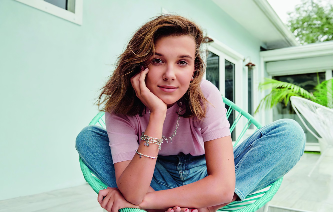 millie bobby brown smiling Wallpapers