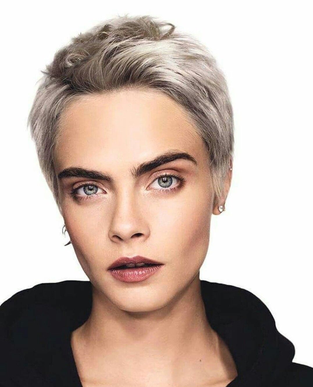 Model Cara Delevingne Short Hair Wallpapers