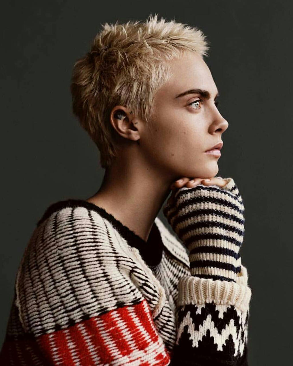 Model Cara Delevingne Short Hair Wallpapers