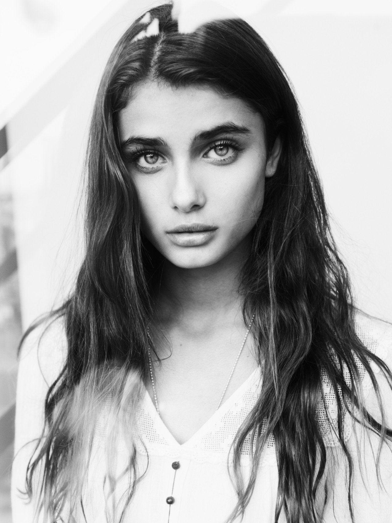 Model Taylor Hill Wallpapers