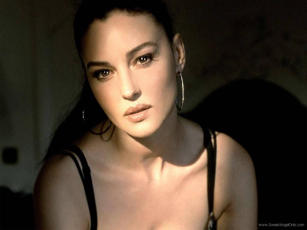 Monica Bellucci Wallpapers