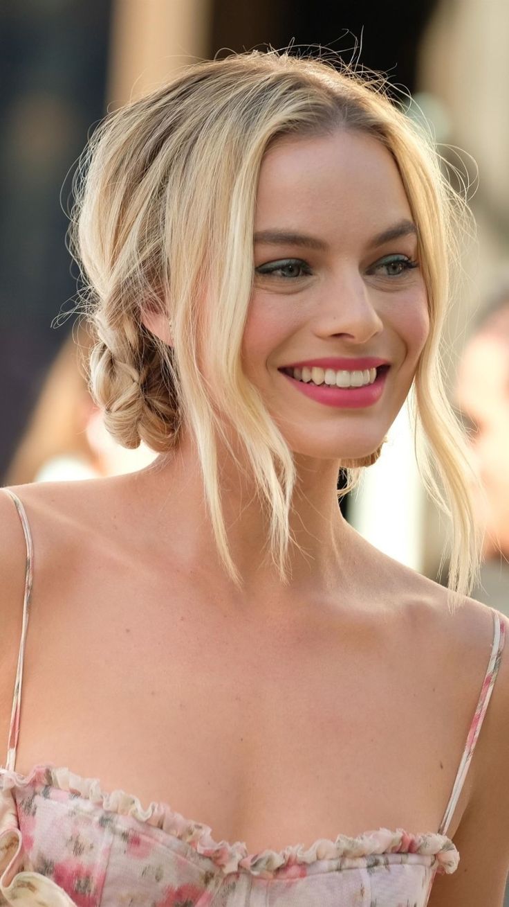 New Margot Robbie Wallpapers