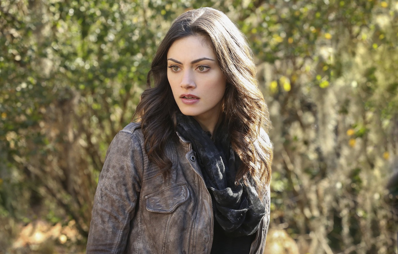 New Phoebe Tonkin Wallpapers