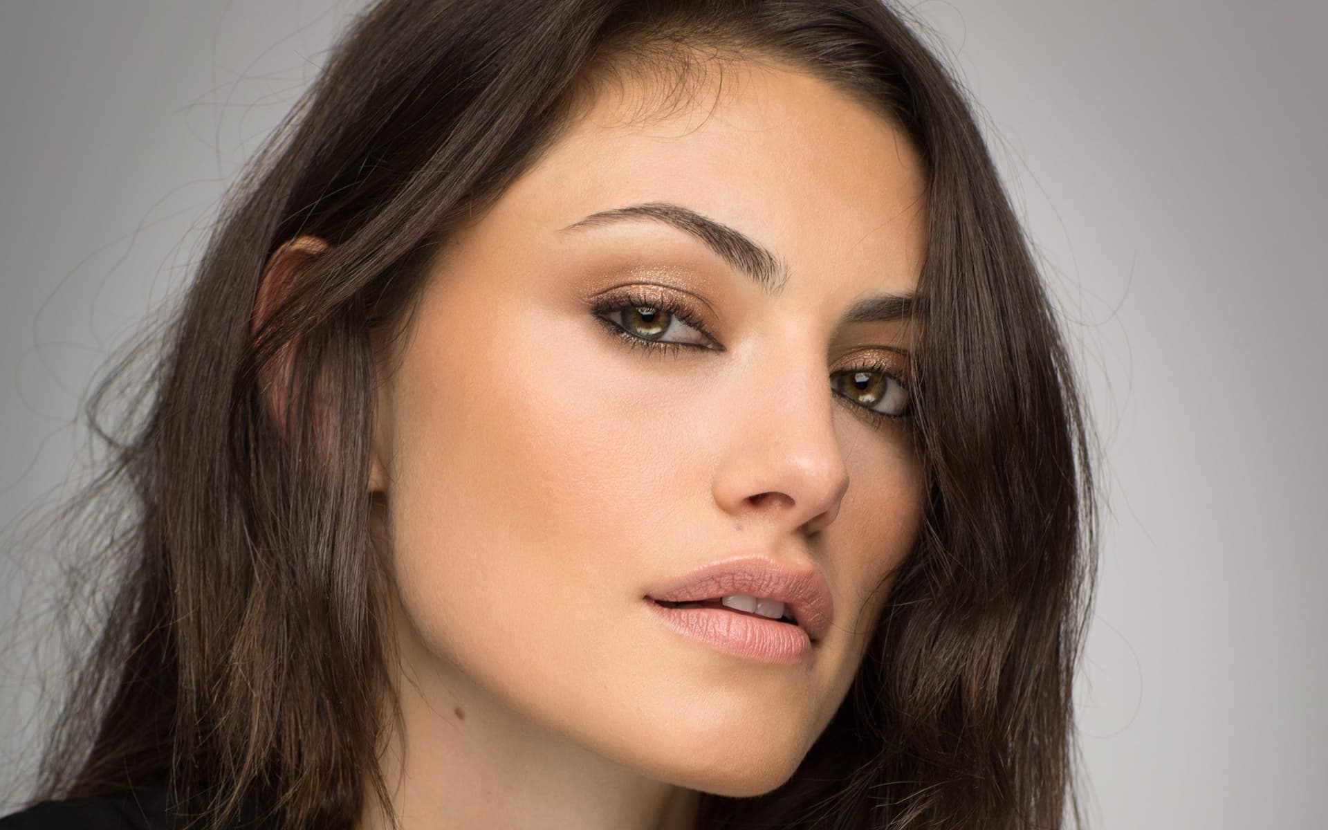 New Phoebe Tonkin 2020 Wallpapers