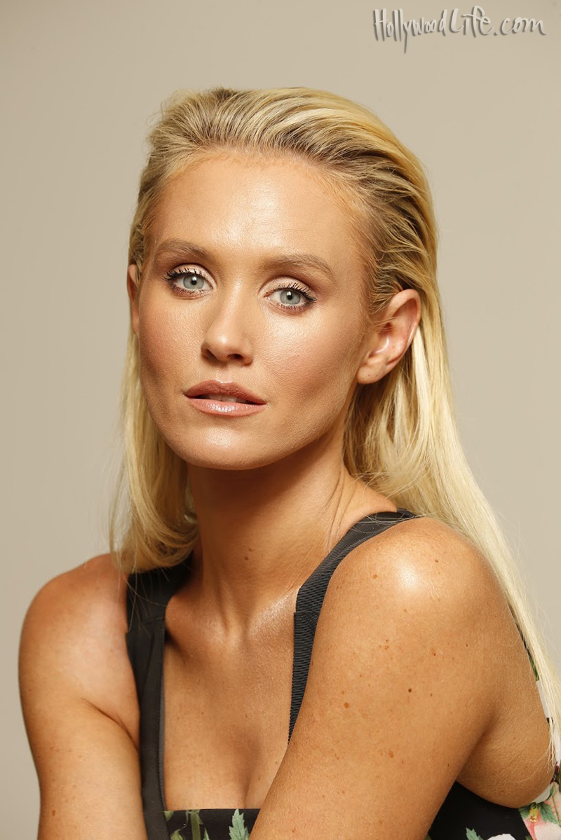 Nicky Whelan Wallpapers