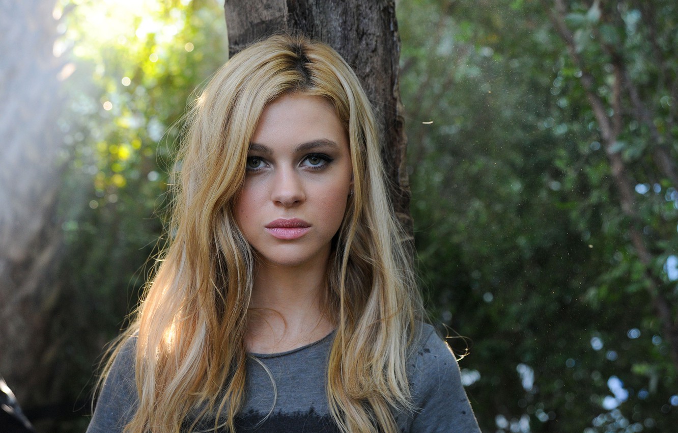 Nicola Peltz Wallpapers