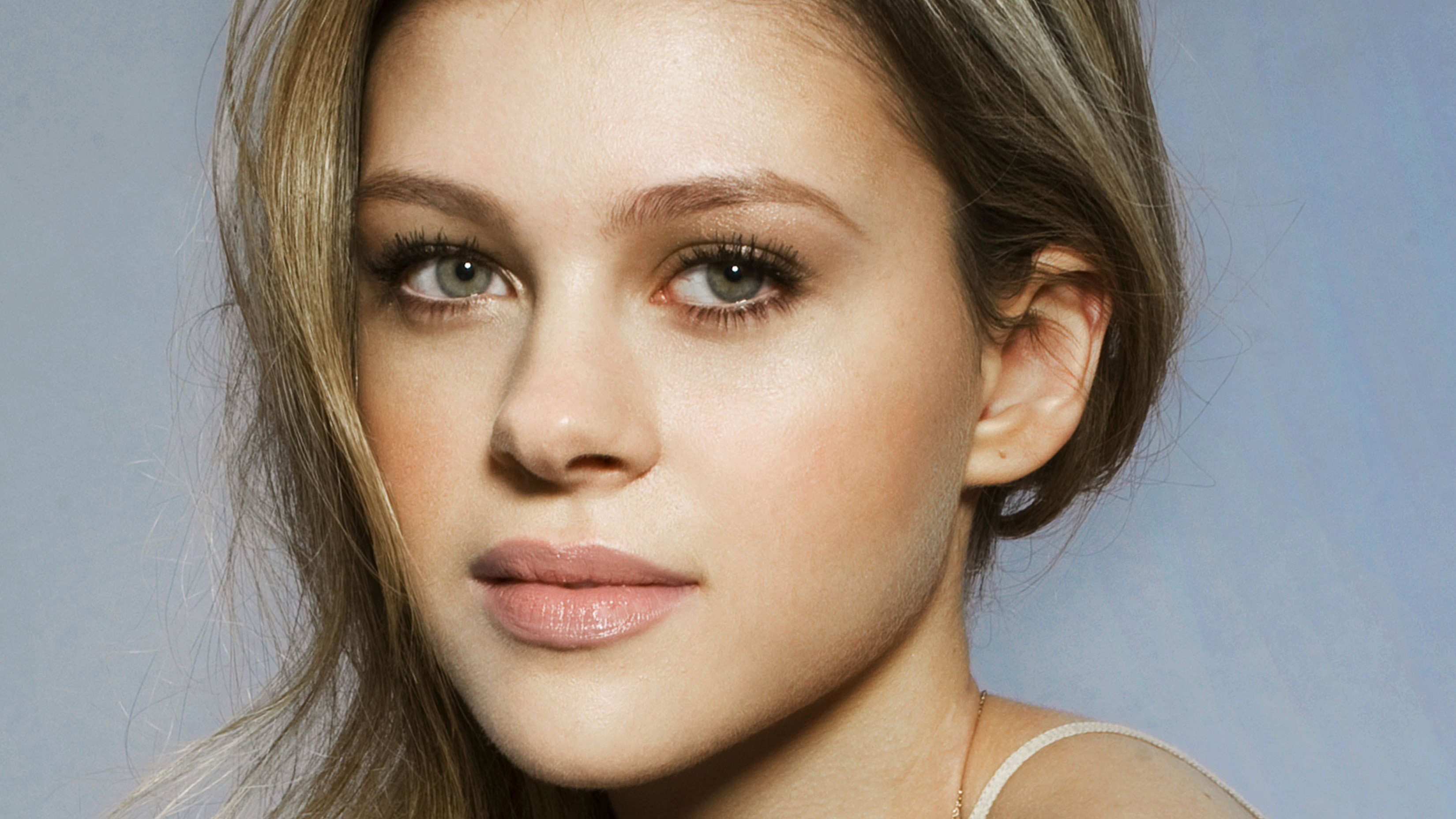 Nicola Peltz Wallpapers