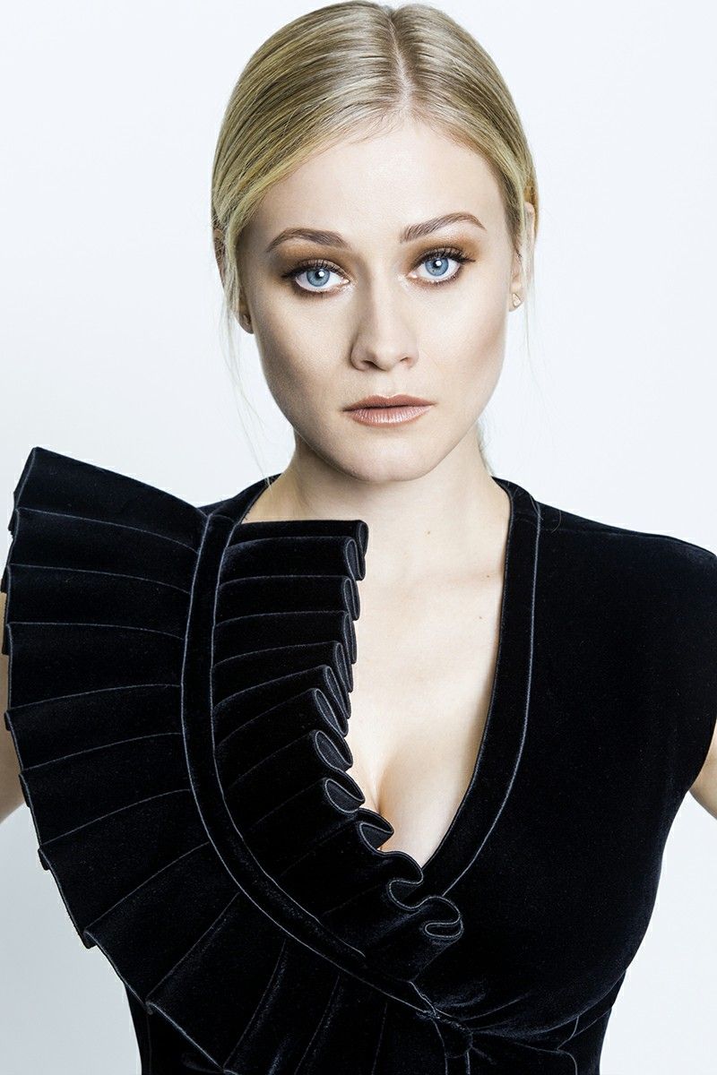 Olivia Taylor Dudley The Magicians Actress Wallpapers