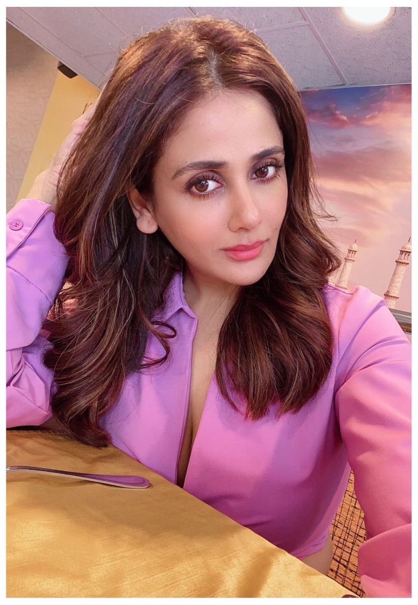 Parul Yadav Wallpapers