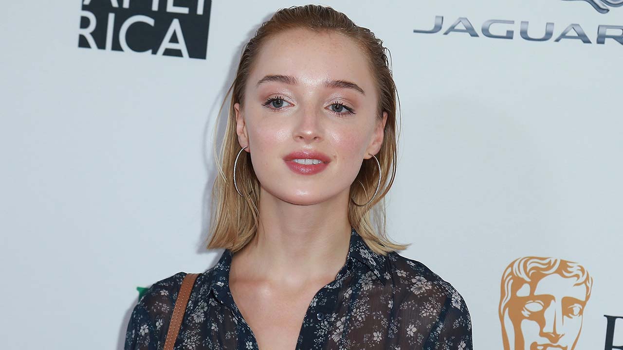 Phoebe Dynevor Actress 2021 Wallpapers