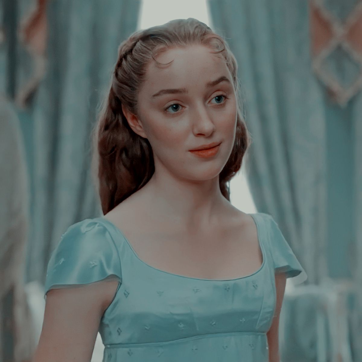 Phoebe Dynevor Cute Wallpapers