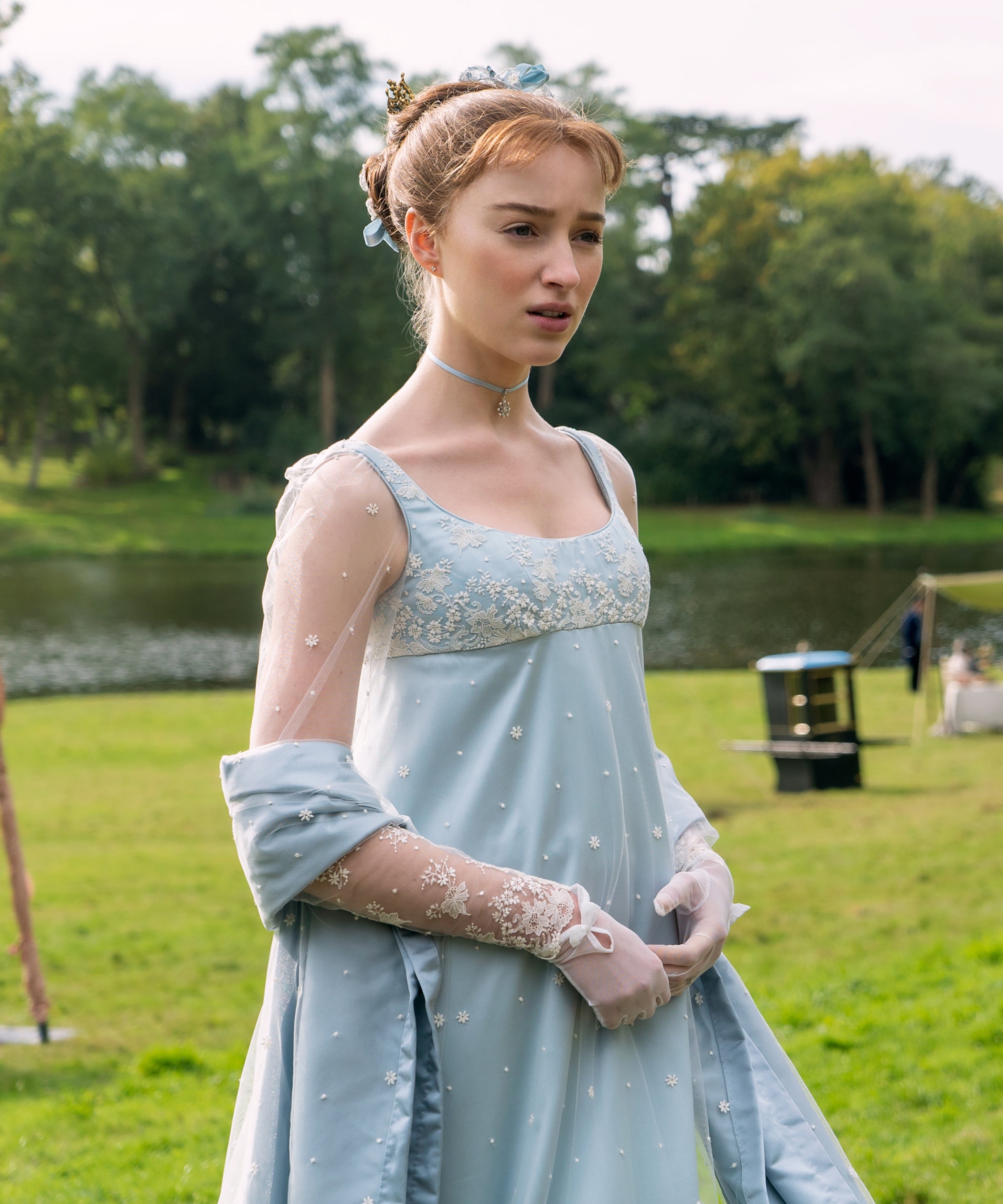 Phoebe Dynevor Cute 2021 Wallpapers