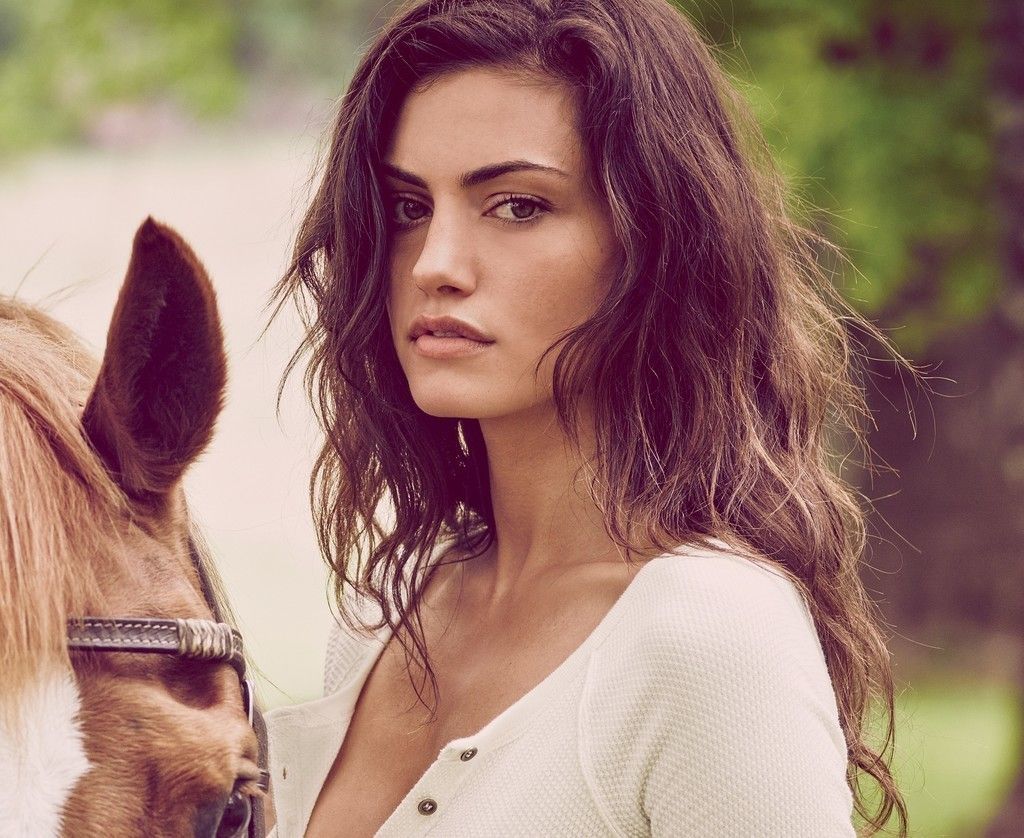 Phoebe Tonkin Australian Wallpapers