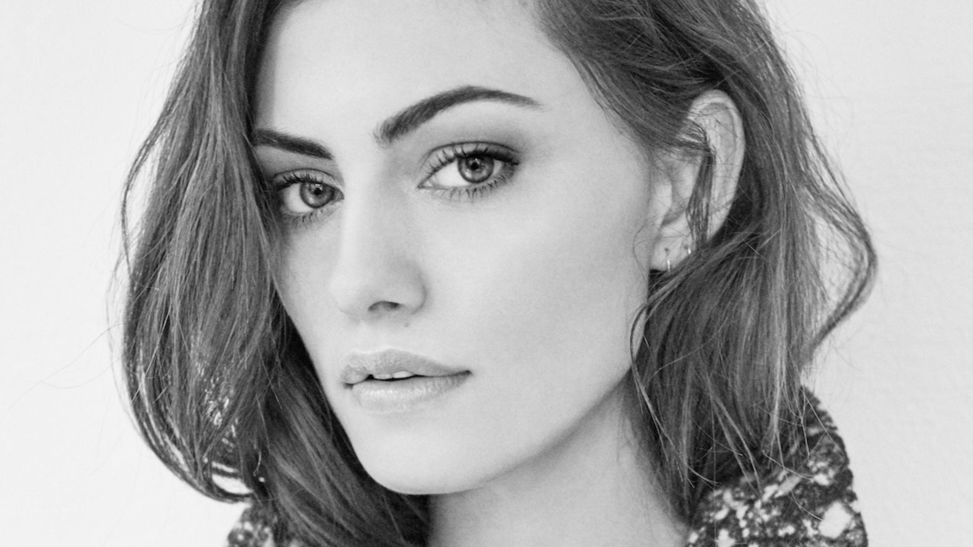 Phoebe Tonkin Australian Model Monochrome Wallpapers