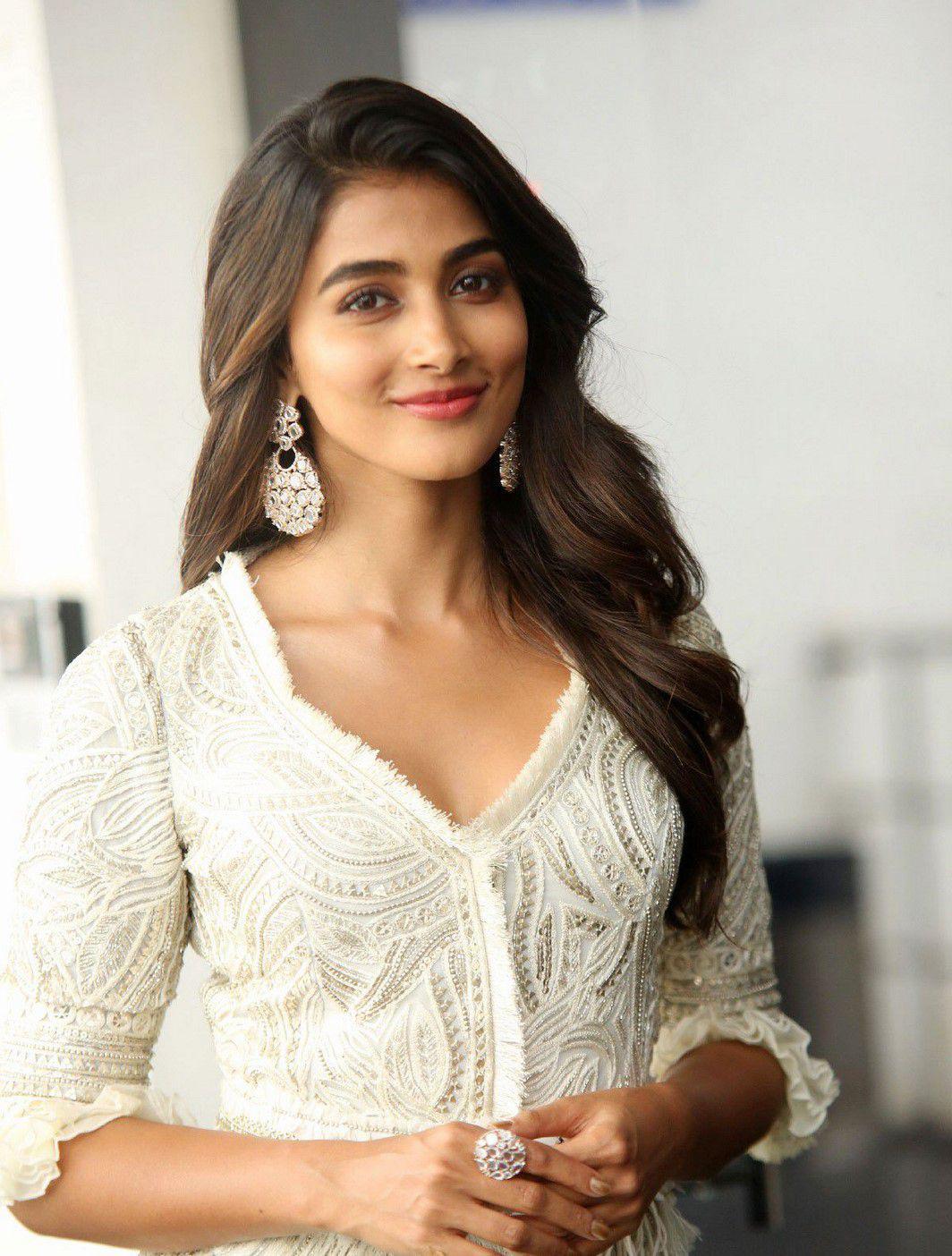 Pooja Hegde Wallpapers