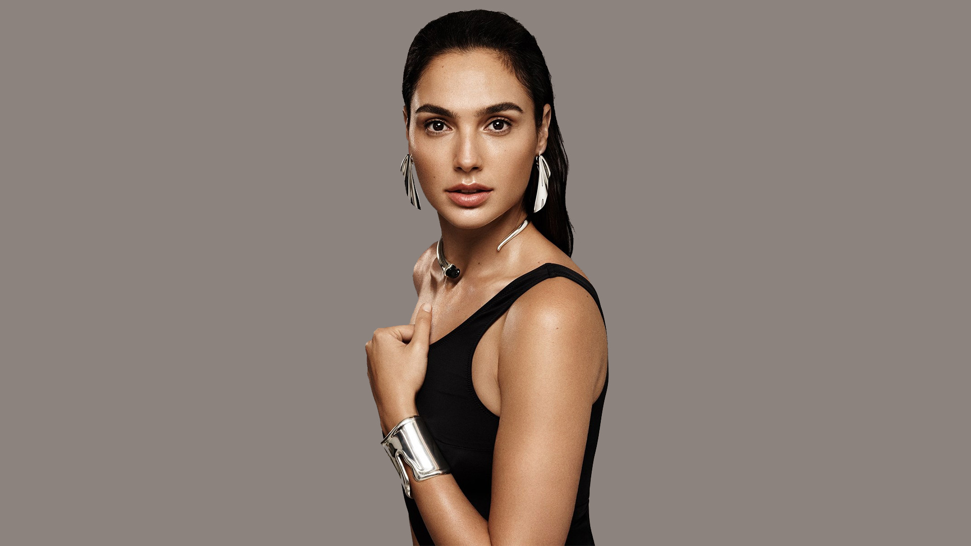 Pretty Gal Gadot For Glamor Magazine Wallpapers