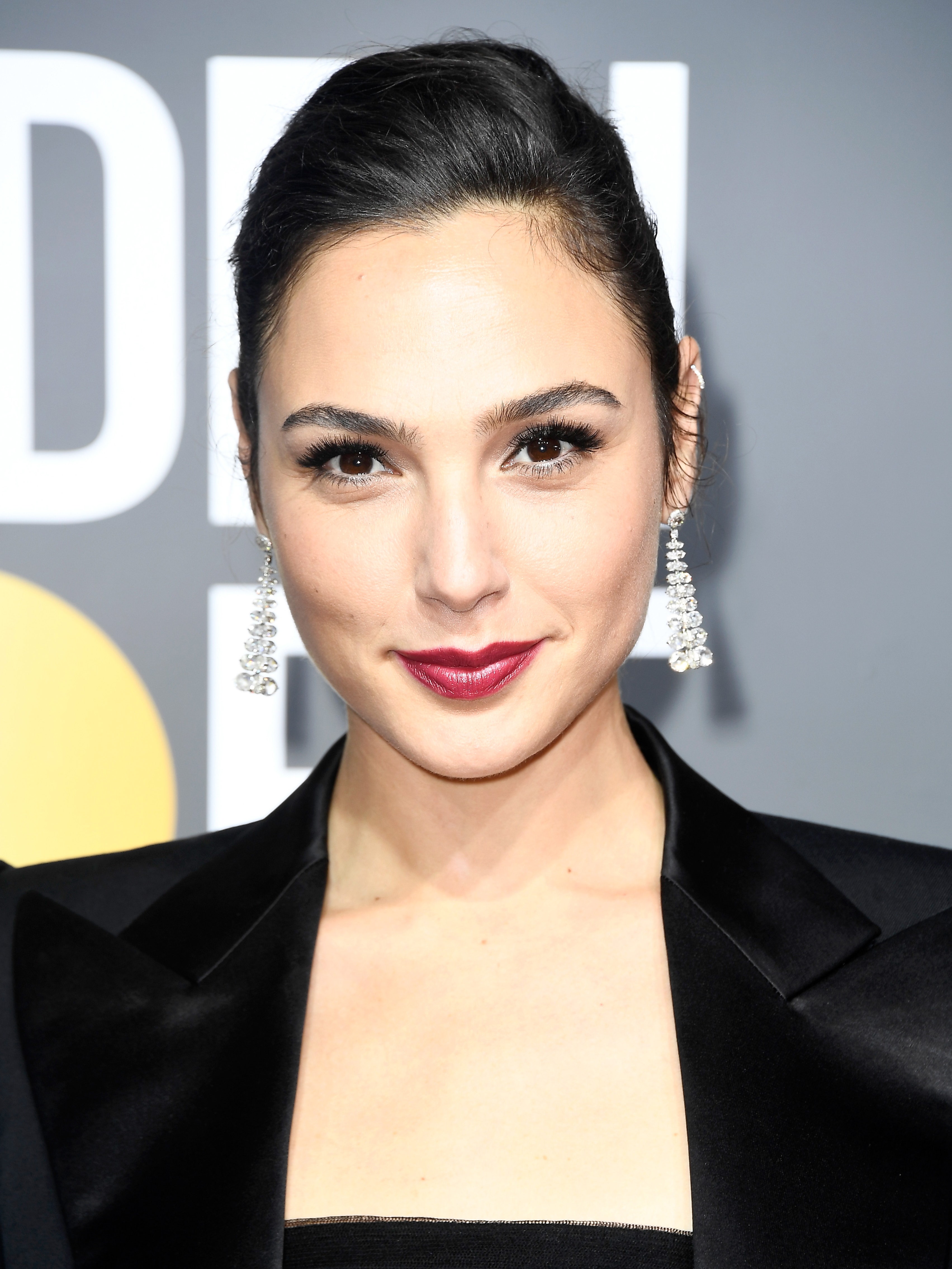 Pretty Gal Gadot For Glamor Magazine 2018 Wallpapers