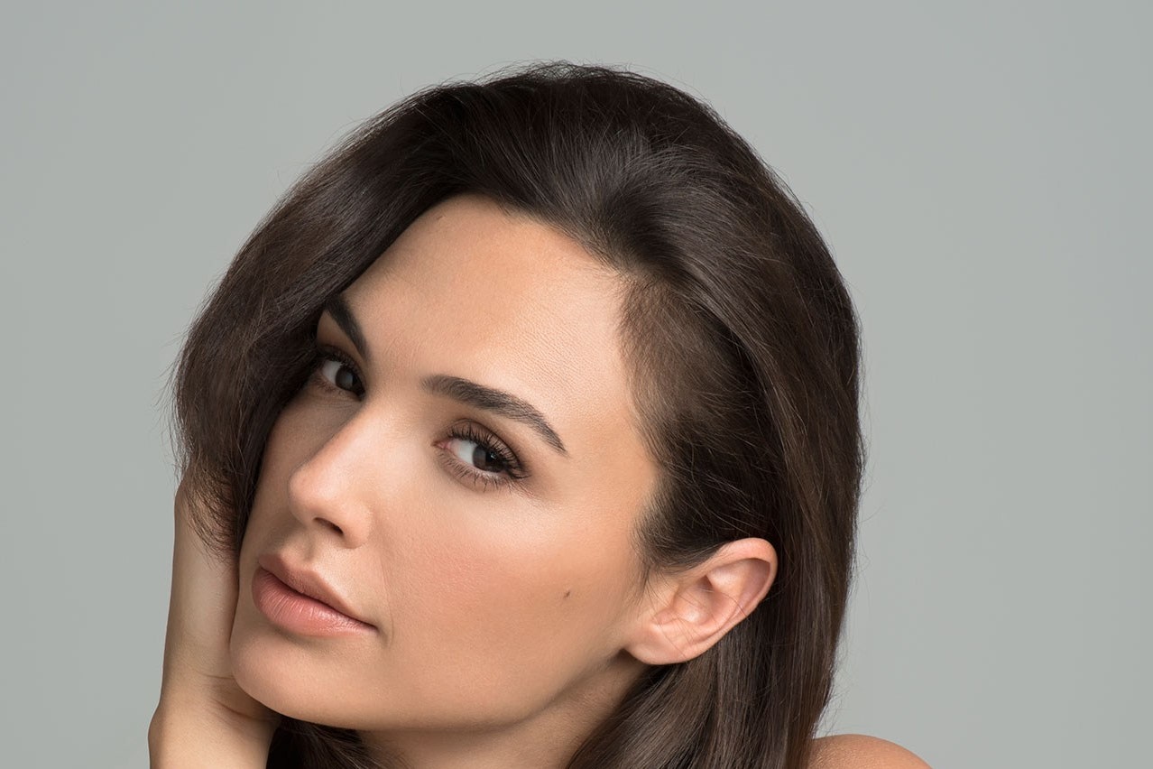 Pretty Gal Gadot For Glamor Magazine 2018 Wallpapers