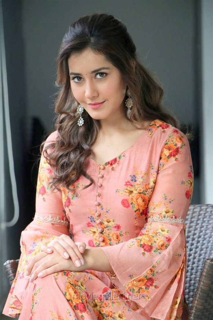 Raashi Khanna Wallpapers