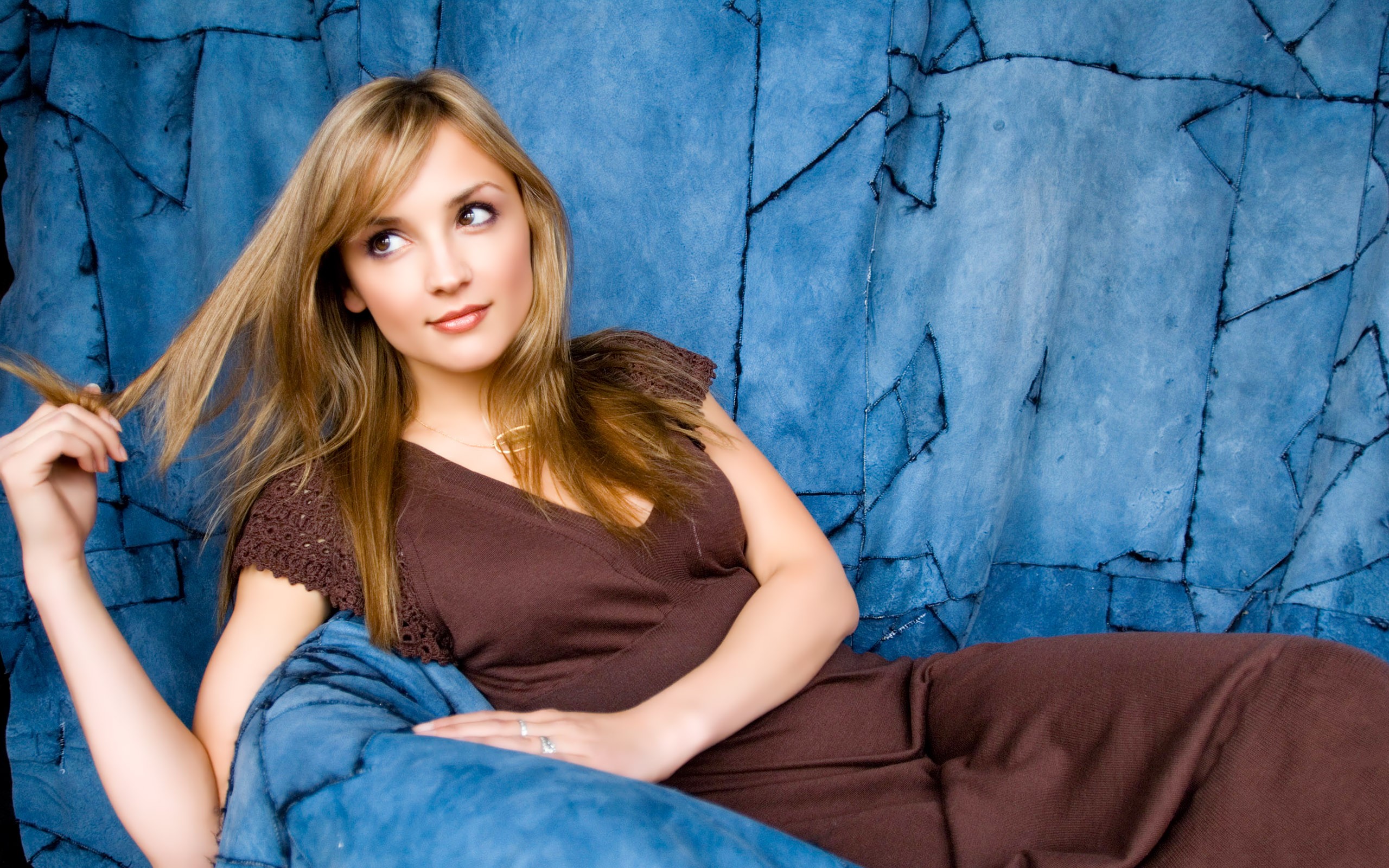 Rachael Leigh Cook Wallpapers