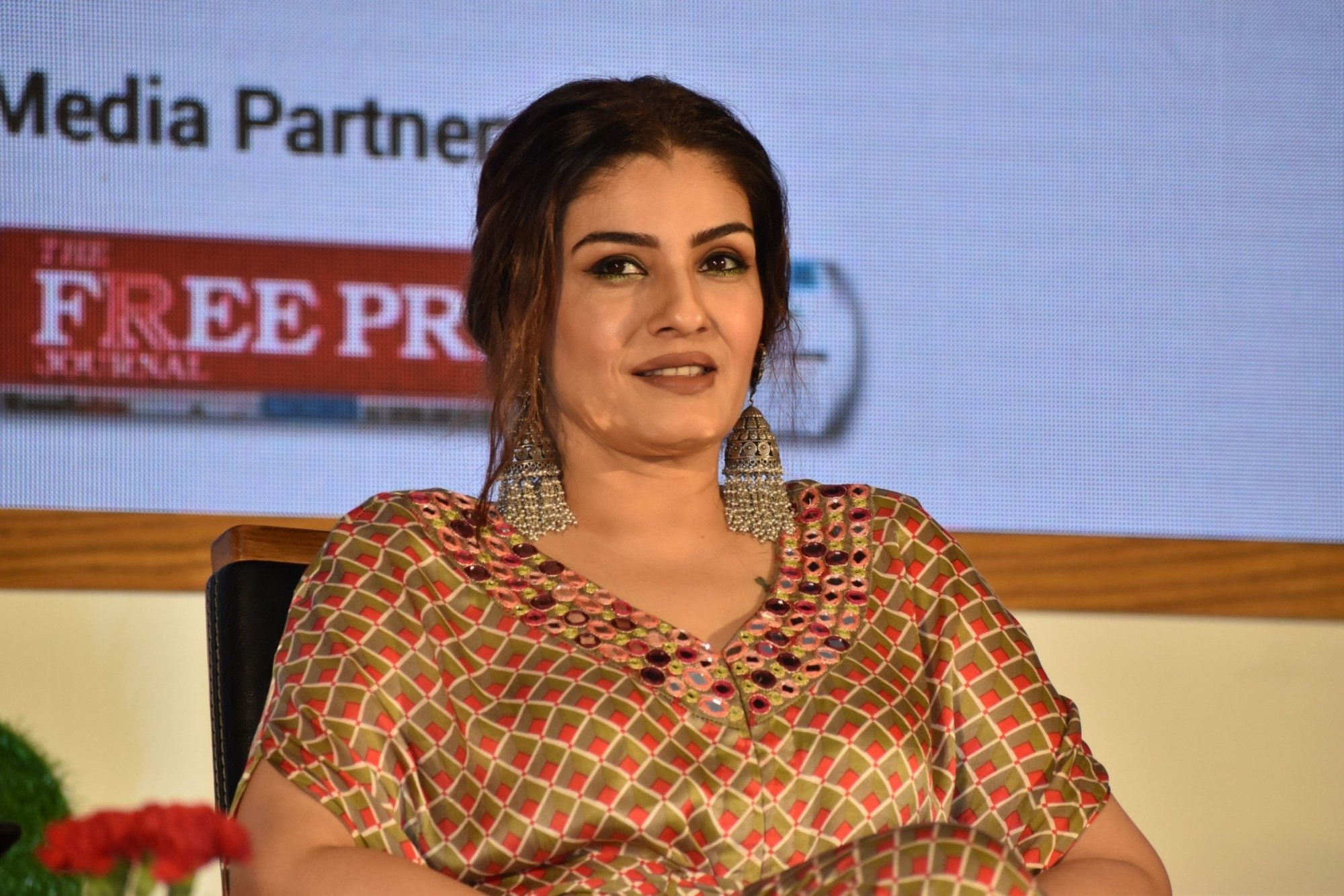 Raveena Tandon Wallpapers