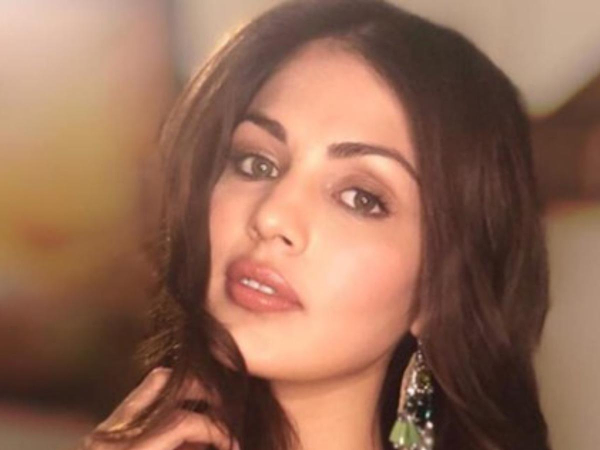 Rhea Chakraborty Wallpapers