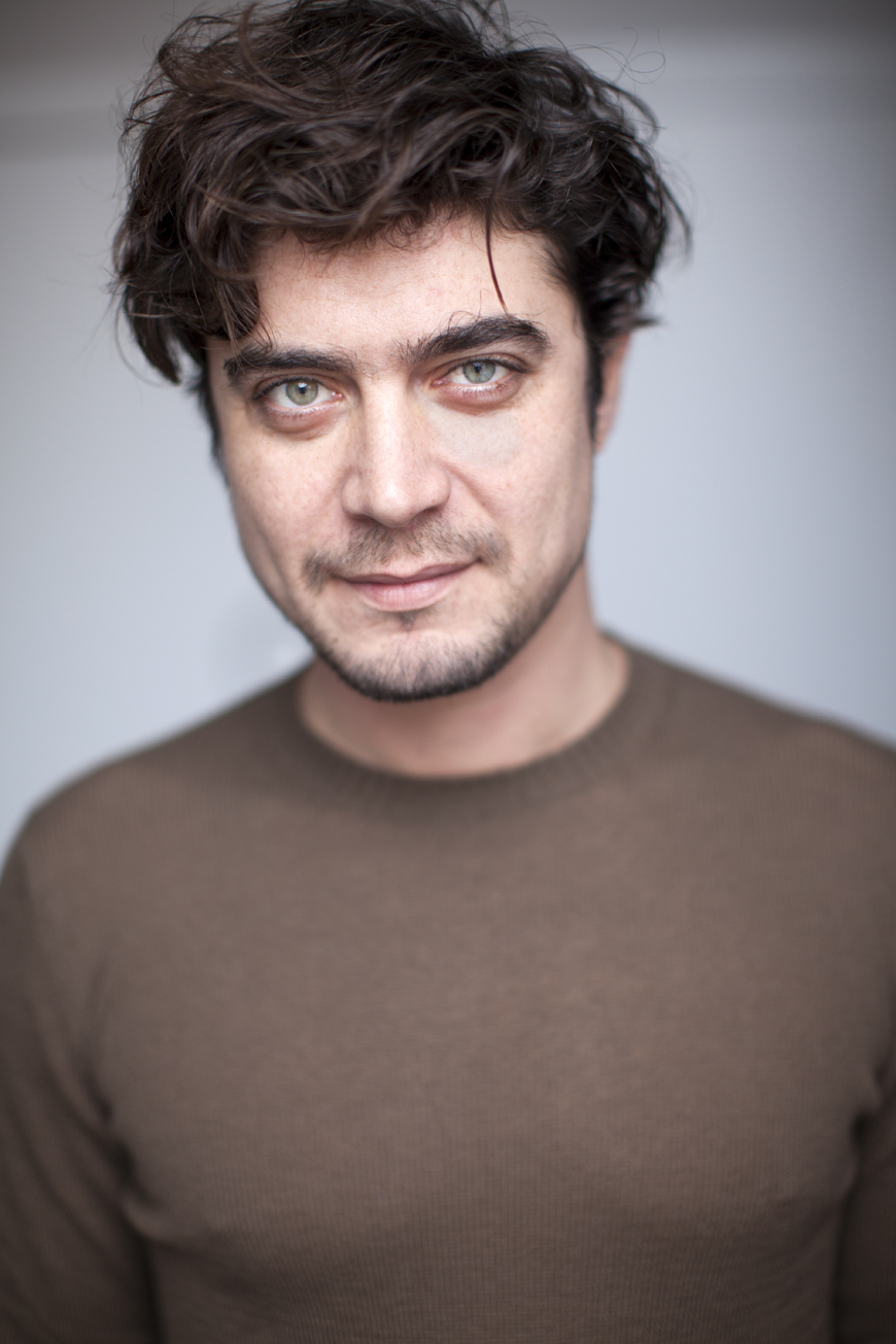 Riccardo Scamarcio Wallpapers