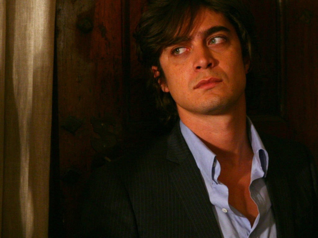 Riccardo Scamarcio Wallpapers