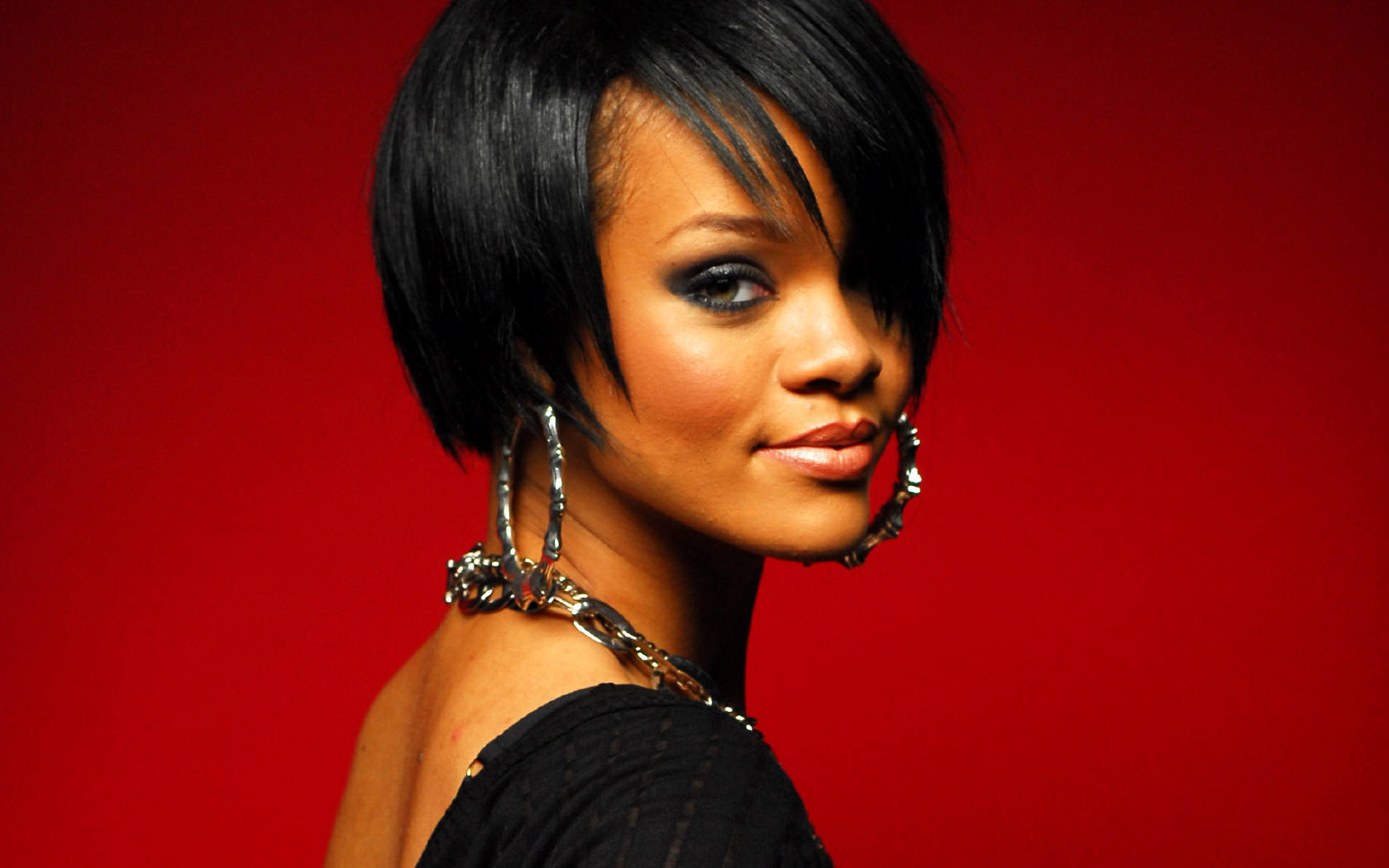 Rihanna In Short Haircut Wallpapers