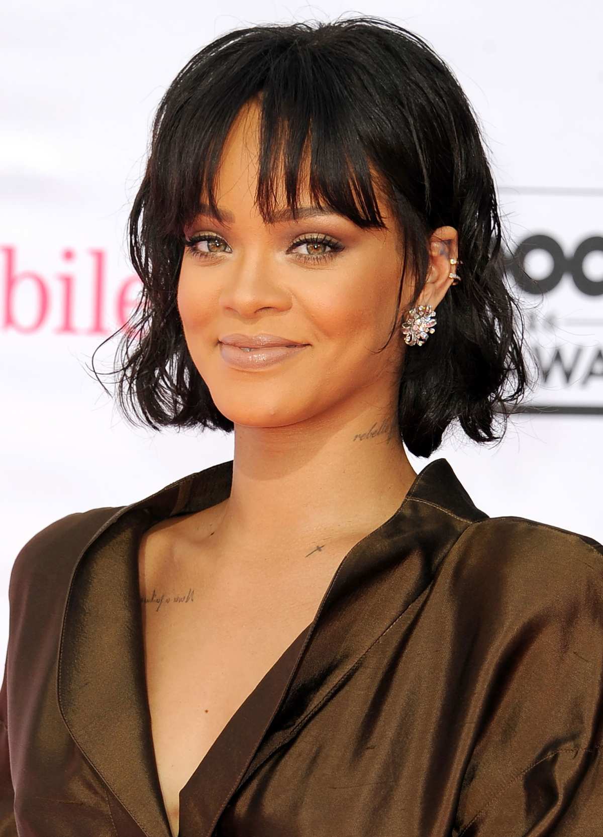 Rihanna In Short Haircut Wallpapers