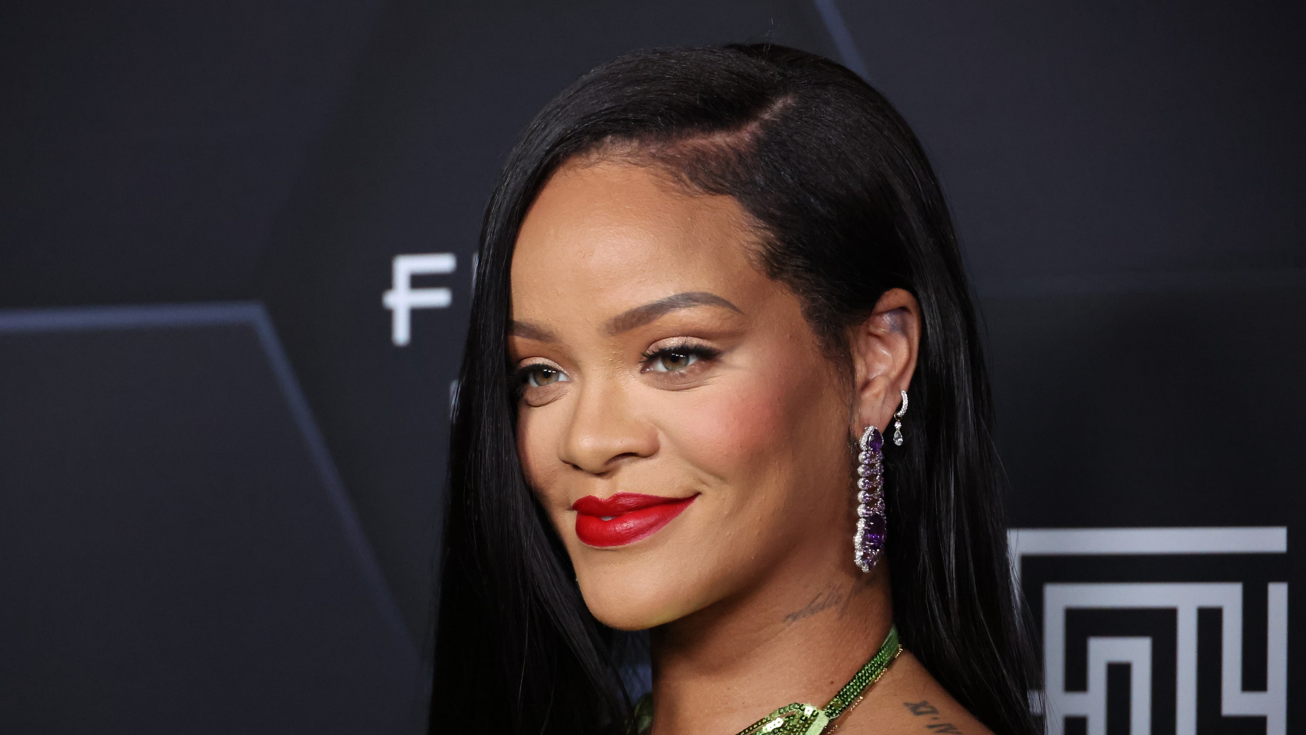 Rihanna Singer 2021 Wallpapers