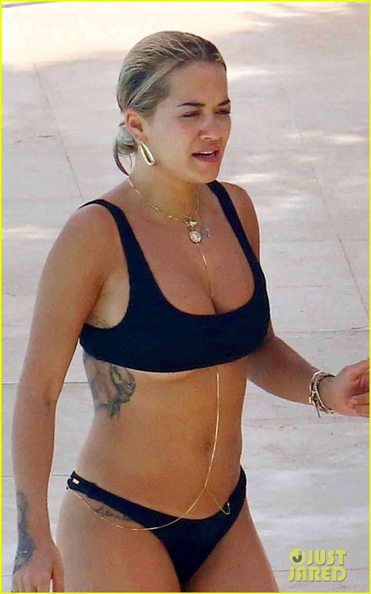 Rita Ora In Bikini Wallpapers