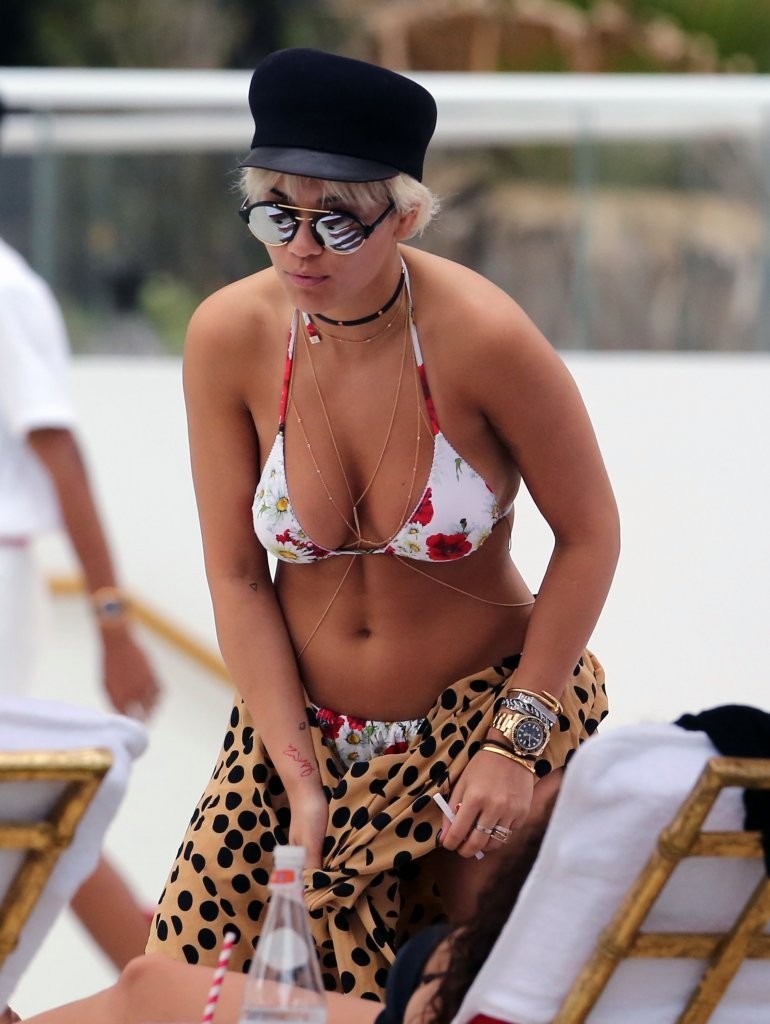 Rita Ora In Bikini Photoshoot Wallpapers