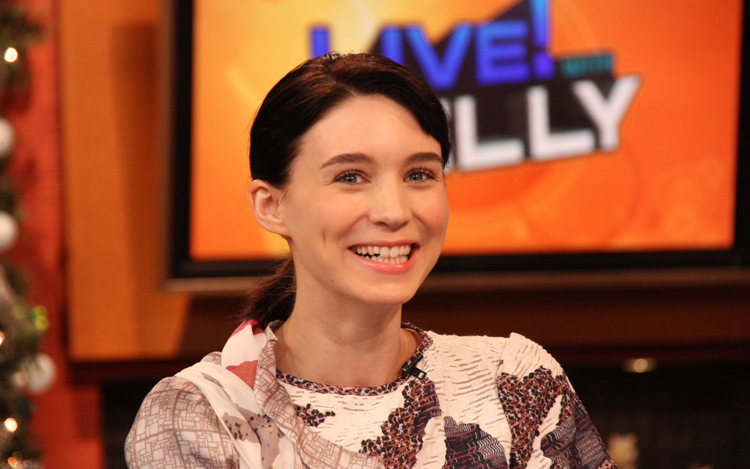 Rooney Mara Cute Smile 2017 Wallpapers