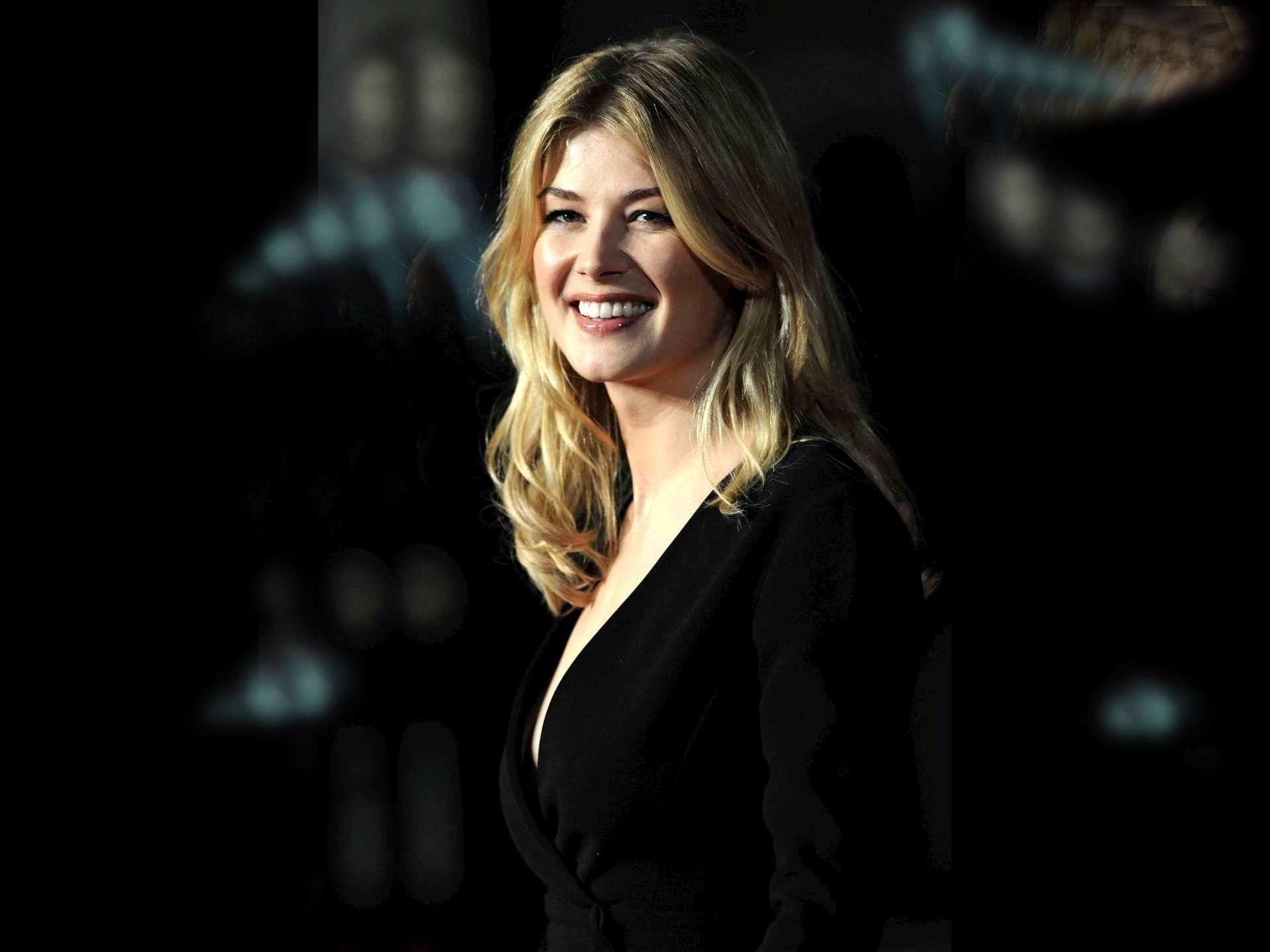 Rosamund Pike Wallpapers