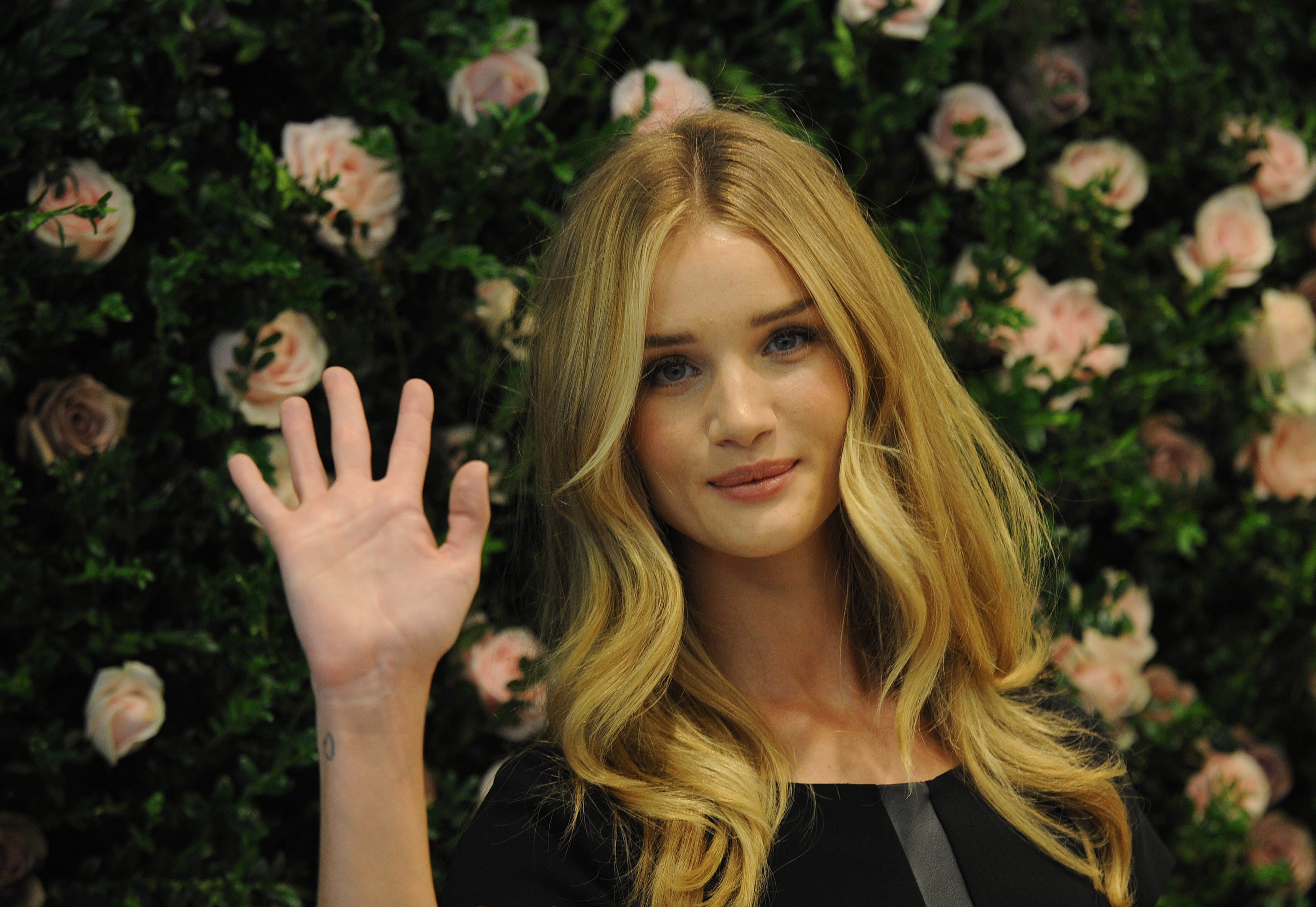 Rosie Huntington Whiteley Marks And Spencer Wallpapers