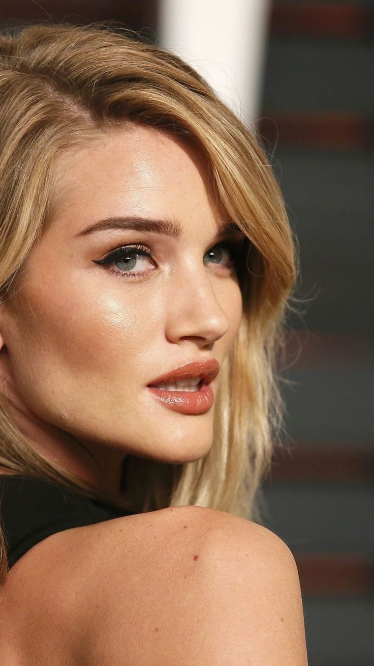 Rosie Huntington Whiteley Model Wallpapers