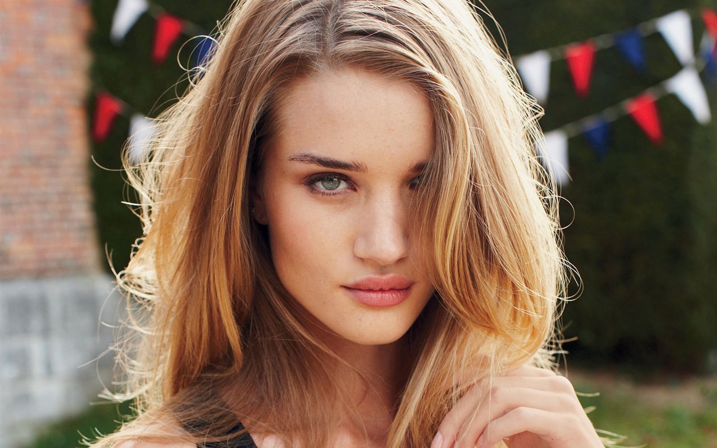 Rosie Huntington Whiteley Model Wallpapers