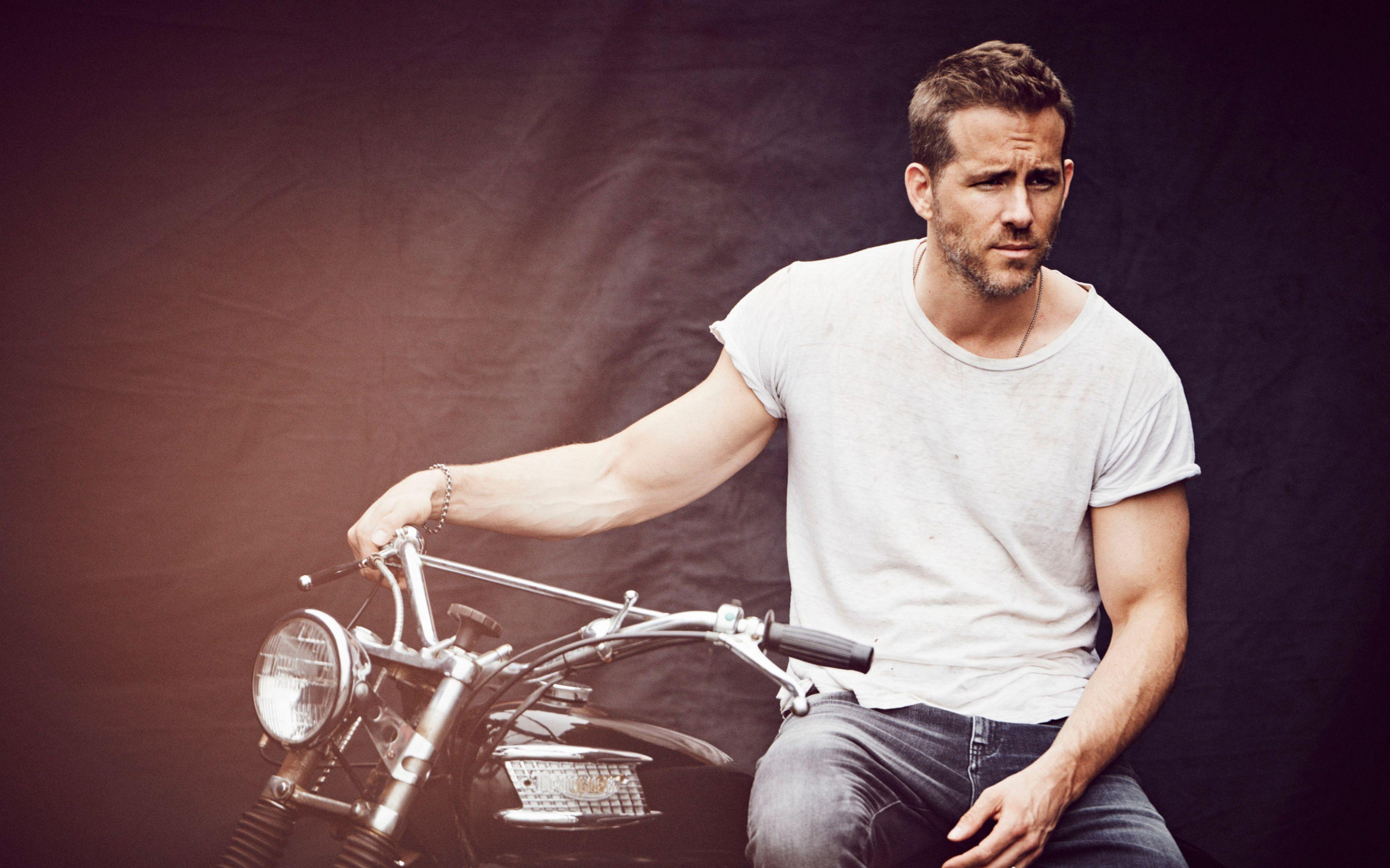 Ryan Reynolds Wallpapers