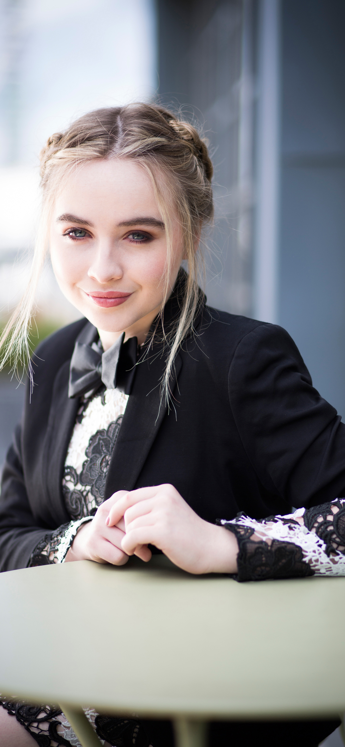 Sabrina Carpenter Cute Wallpapers