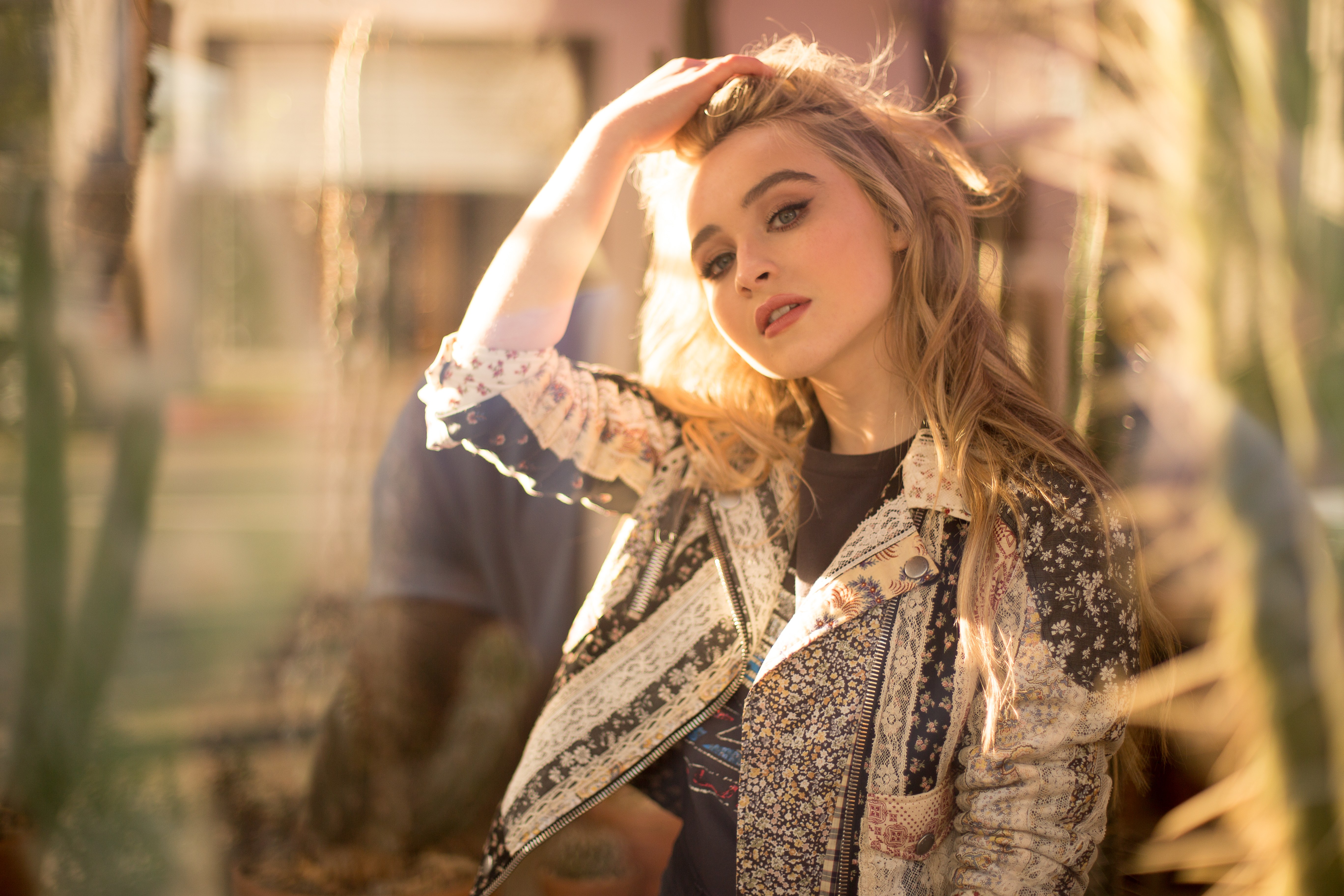 Sabrina Carpenter Cute Wallpapers