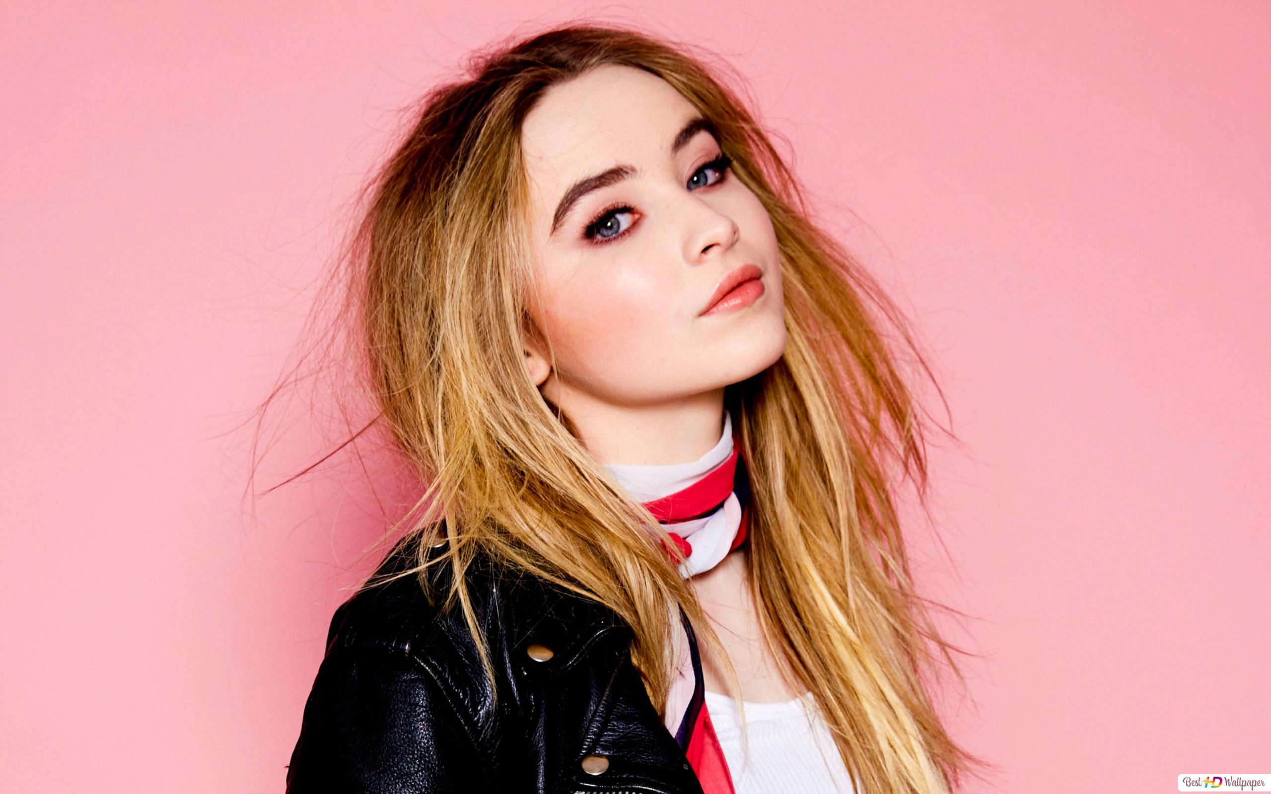 Sabrina Carpenter Cute Wallpapers