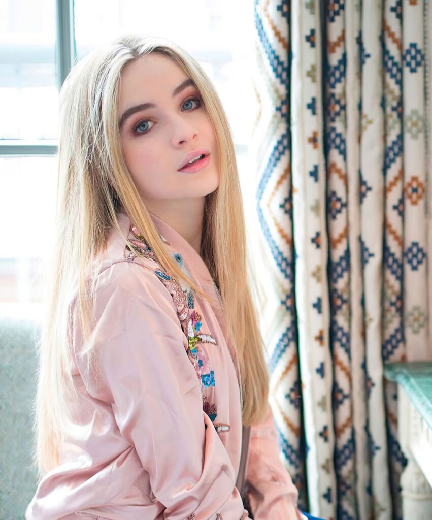 Sabrina Carpenter Cute Photoshoot Wallpapers