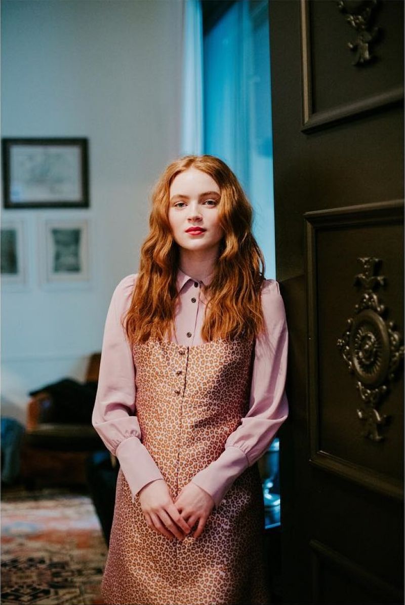 Sadie Sink Red Dress Wallpapers